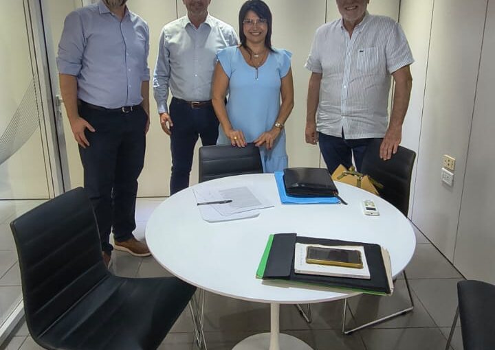 Firma de Convenio con AMR